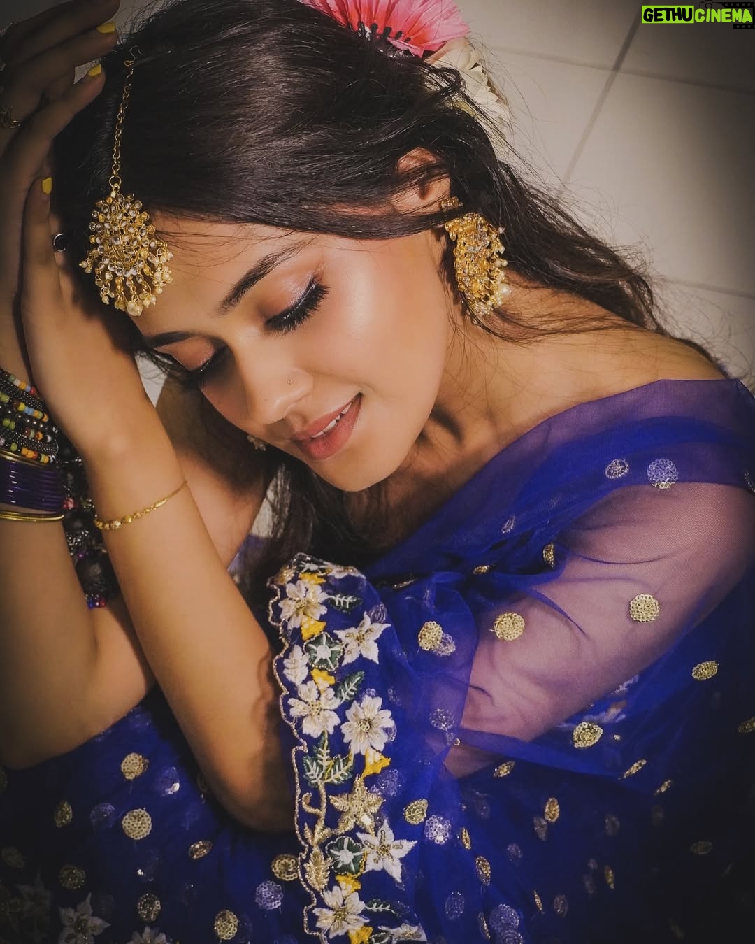 Sakshi Mihir - 194.1K Likes - Coming soon 🎊🎉🪔🪔

#diwaliphotography #diwalioutfitidea #diwali #festivelook #festivewear #sakshimihir #sareelook #festivalfashion #sareelook #diwali2024