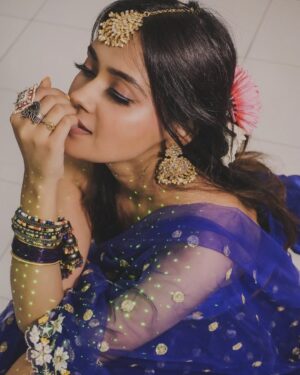 Sakshi Mihir Instagram - Coming soon šššŖšŖ
#diwaliphotography #diwalioutfitidea #diwali #festivelook #festivewear #sakshimihir #sareelook #festivalfashion #sareelook #diwali2024