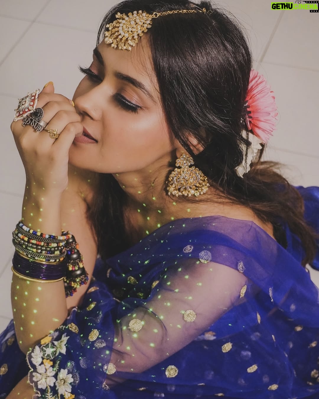 Sakshi Mihir - 194.1K Likes - Coming soon 🎊🎉🪔🪔

#diwaliphotography #diwalioutfitidea #diwali #festivelook #festivewear #sakshimihir #sareelook #festivalfashion #sareelook #diwali2024