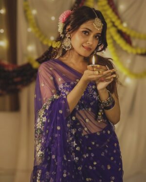 Sakshi Mihir Instagram - Coming soon šššŖšŖ
#diwaliphotography #diwalioutfitidea #diwali #festivelook #festivewear #sakshimihir #sareelook #festivalfashion #sareelook #diwali2024