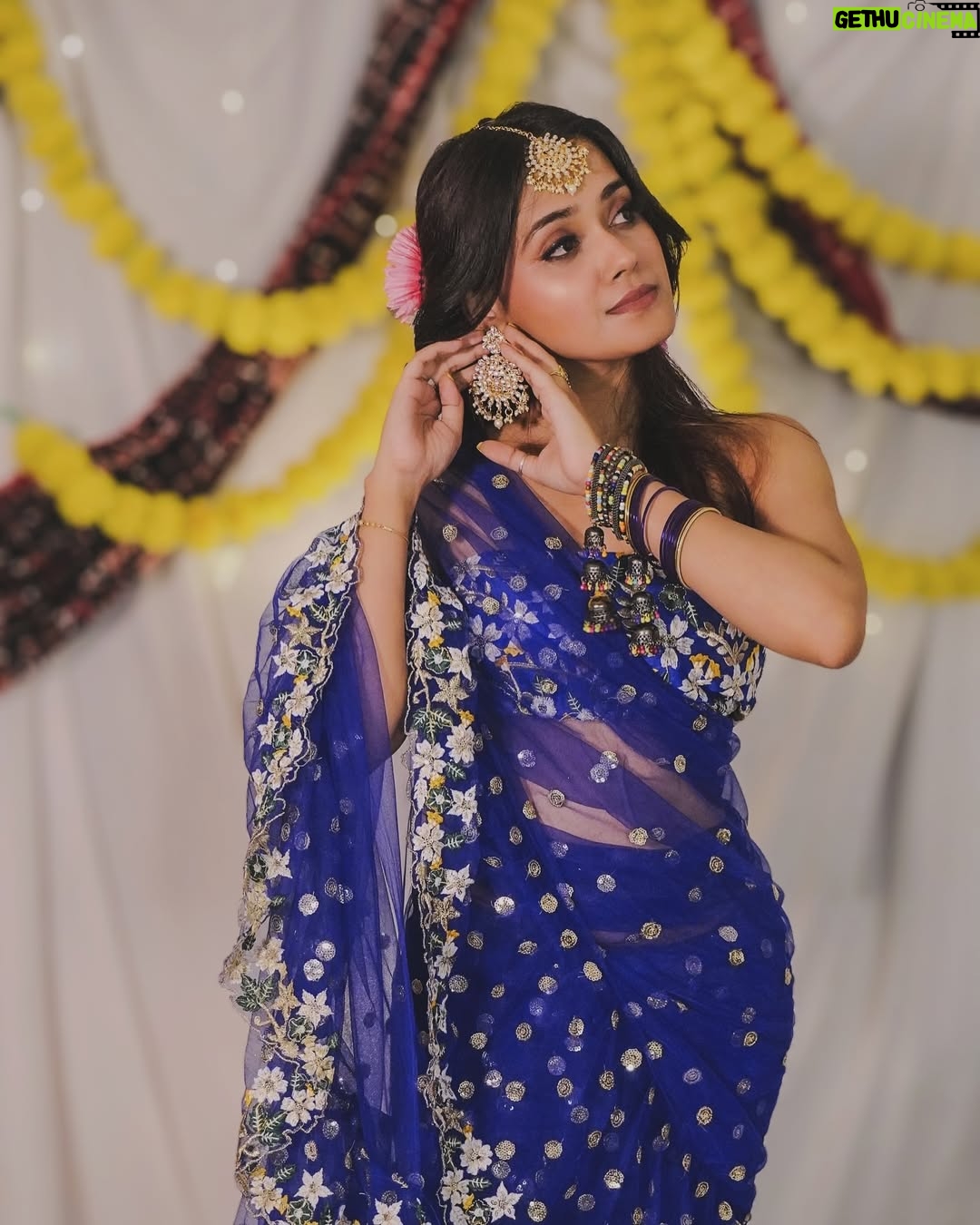 Sakshi Mihir - 194.1K Likes - Coming soon 🎊🎉🪔🪔

#diwaliphotography #diwalioutfitidea #diwali #festivelook #festivewear #sakshimihir #sareelook #festivalfashion #sareelook #diwali2024