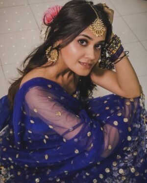Sakshi Mihir Instagram - Coming soon šššŖšŖ
#diwaliphotography #diwalioutfitidea #diwali #festivelook #festivewear #sakshimihir #sareelook #festivalfashion #sareelook #diwali2024