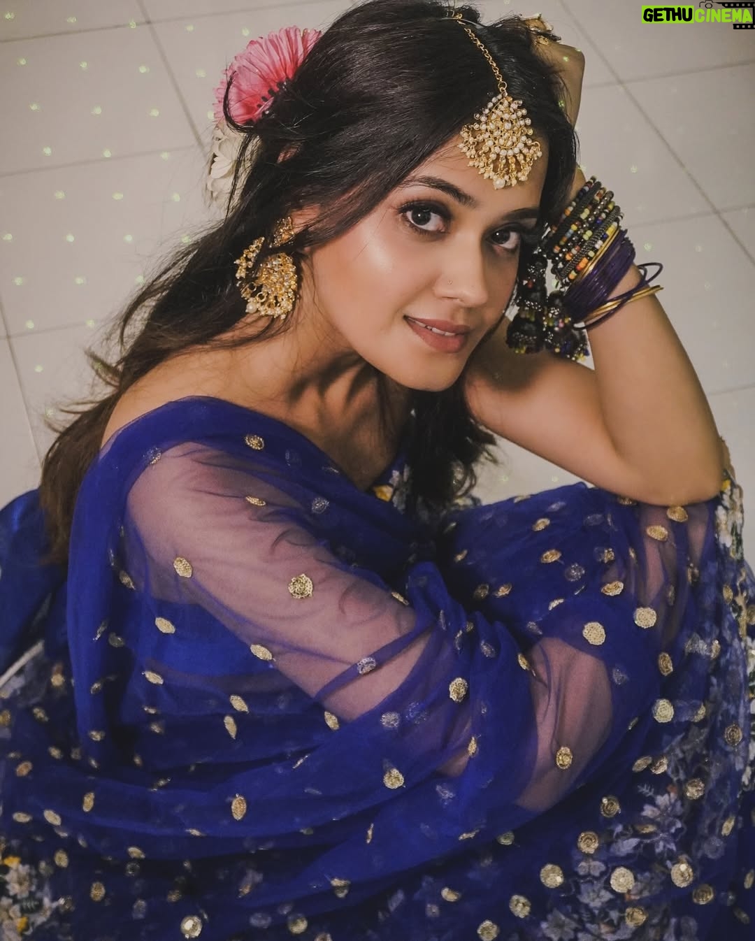 Sakshi Mihir - 194.1K Likes - Coming soon 🎊🎉🪔🪔

#diwaliphotography #diwalioutfitidea #diwali #festivelook #festivewear #sakshimihir #sareelook #festivalfashion #sareelook #diwali2024