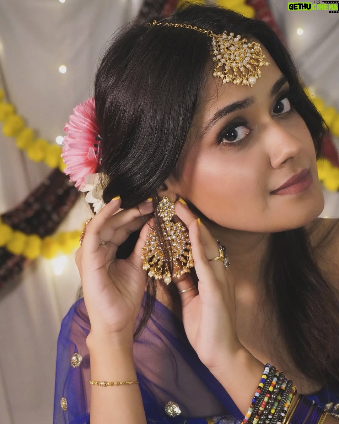 Sakshi Mihir - 194.1K Likes - Coming soon 🎊🎉🪔🪔

#diwaliphotography #diwalioutfitidea #diwali #festivelook #festivewear #sakshimihir #sareelook #festivalfashion #sareelook #diwali2024