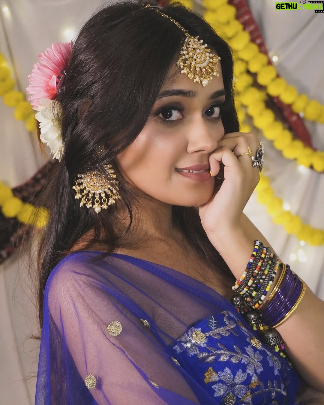 Sakshi Mihir - 194.1K Likes - Coming soon 🎊🎉🪔🪔

#diwaliphotography #diwalioutfitidea #diwali #festivelook #festivewear #sakshimihir #sareelook #festivalfashion #sareelook #diwali2024