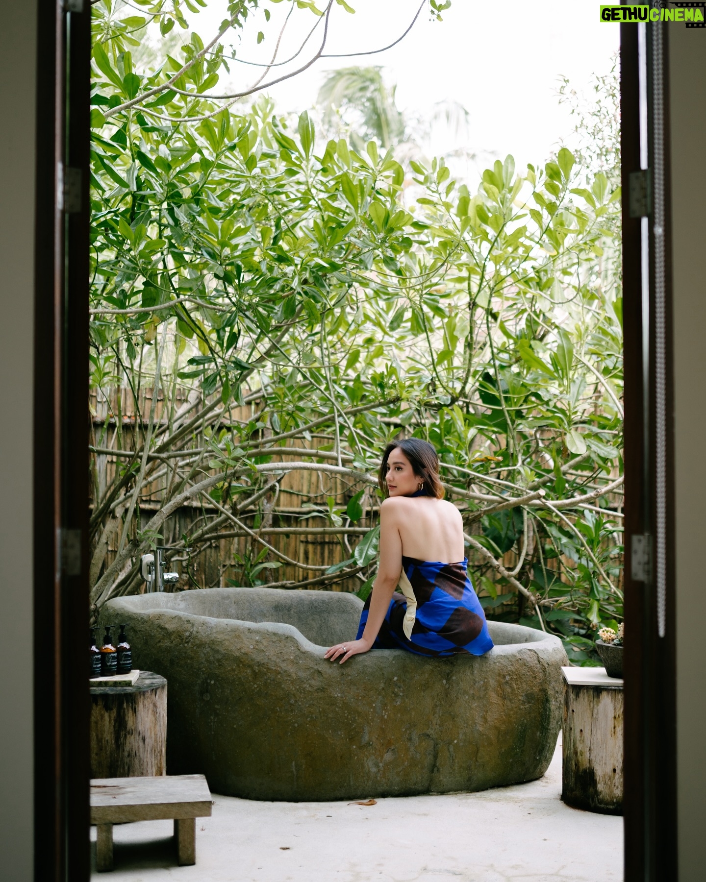 Salshabilla Adriani - 3 Likes - live more, worry less.