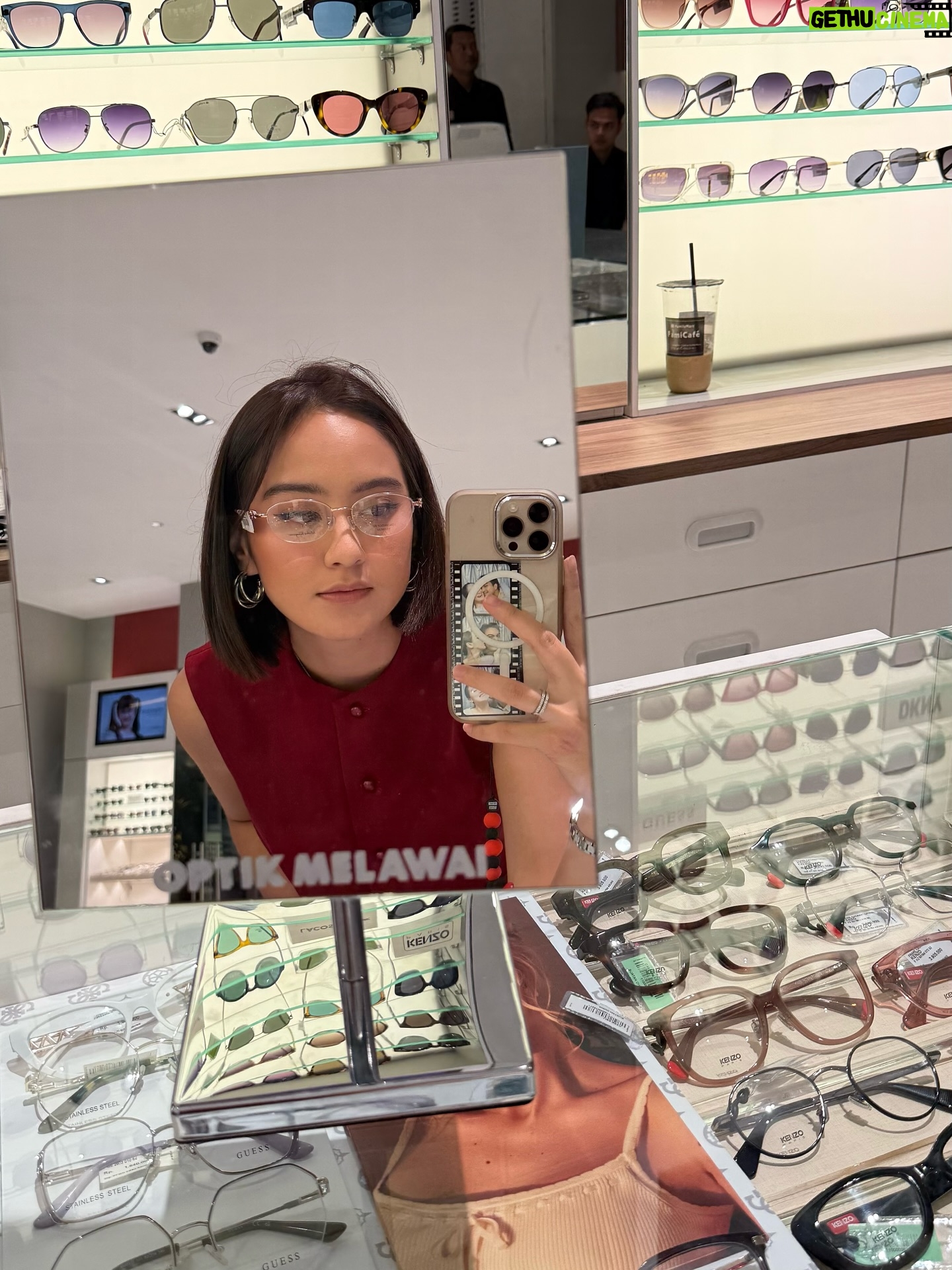 Salshabilla Adriani - 3 Likes - idk