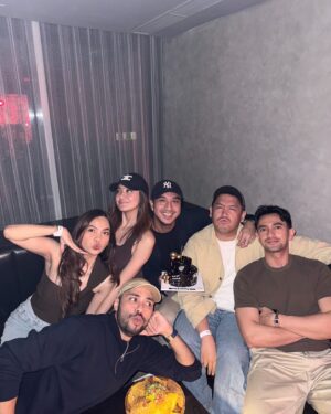 Salshabilla Adriani Instagram - āhadiah tak seberapa dariku, karna kamu super membanggakanā.
Selamat ultangtahun suamiš¤