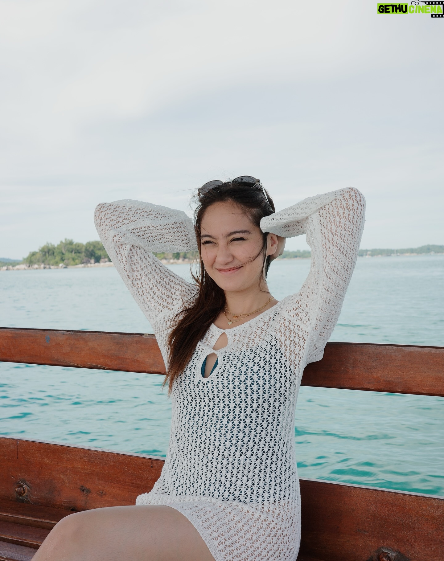 Salshabilla Adriani - 3 Likes - sunkissed.