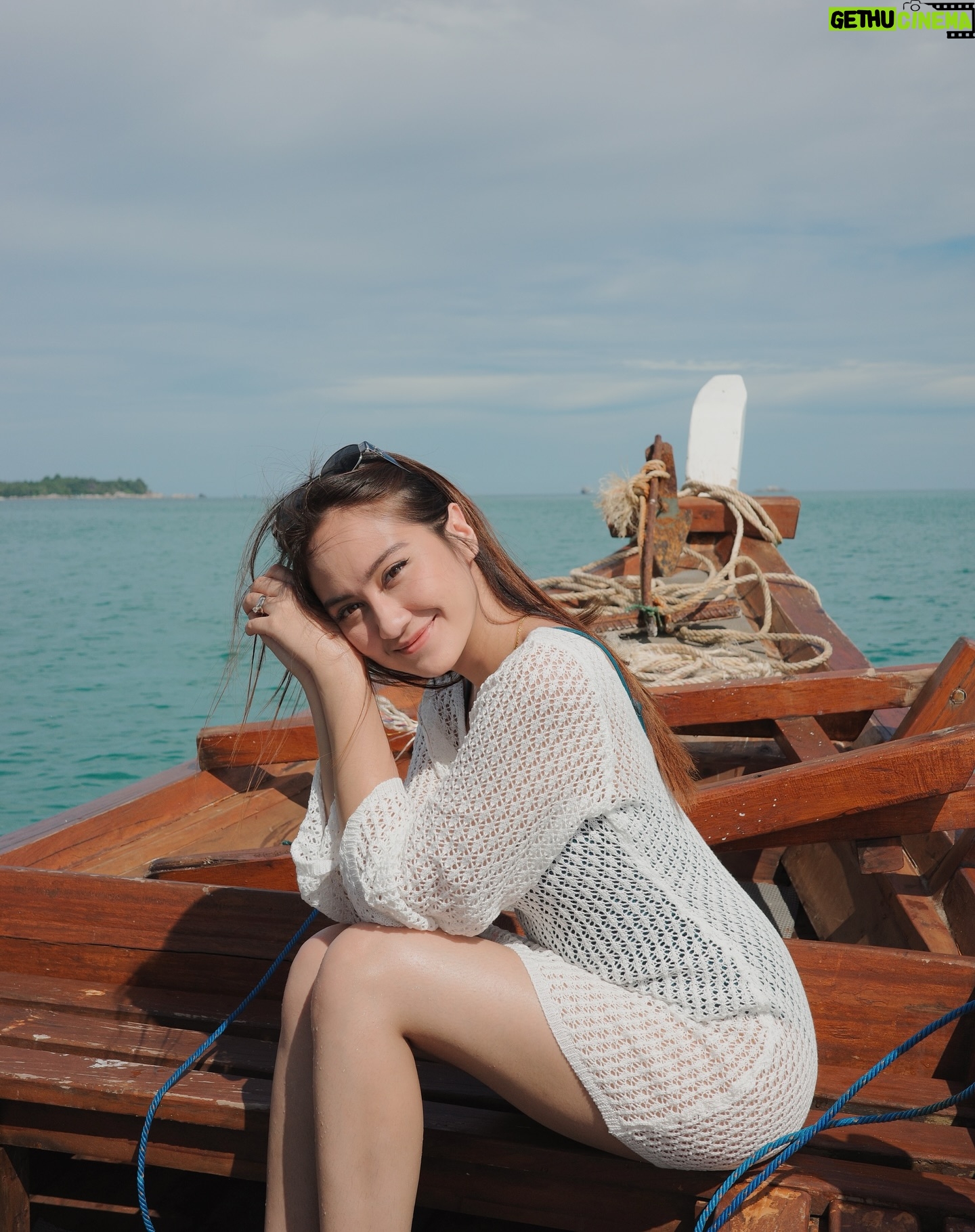 Salshabilla Adriani - 3 Likes - sunkissed.