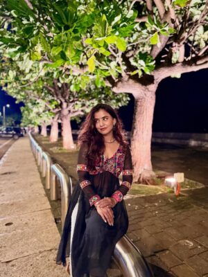 Sameeksha Takke Instagram - Sundari says Hayeeeeā¤ļø
.
.
Wearing @desiqueera āØ
,.
.
.
#navratrifits #navratri #sameekshatakke #funcho
