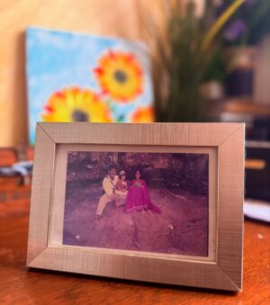 Sameeksha Takke Instagram - They fight like best friends, love like soulmates, and parent like pros.
Happy anniversary to the duo that raised Us with madness and magicā¤ļøI love you ā¤ļø
.
.
#sameekshatakke #happyanniversaryā¤ļø