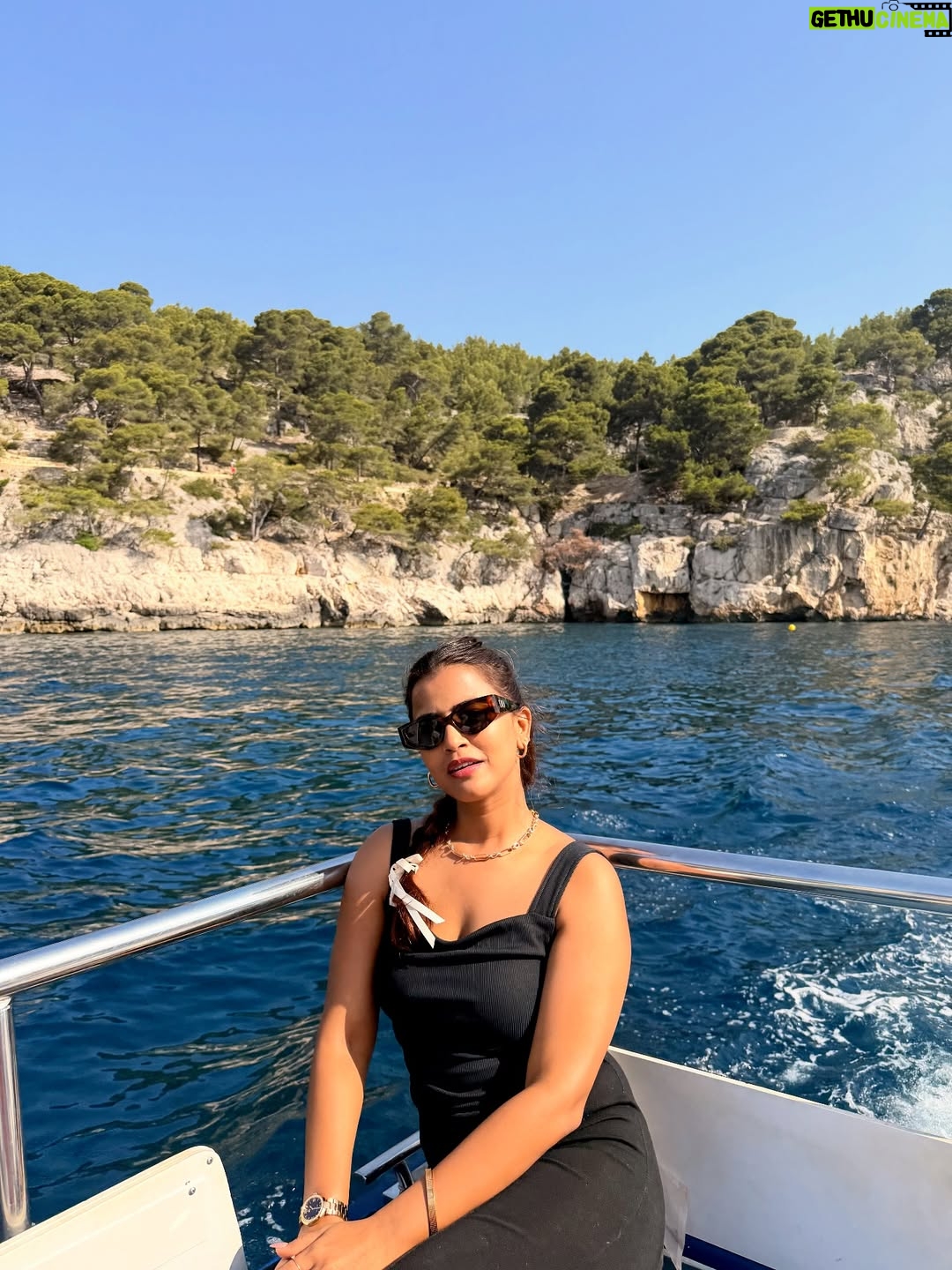 Sameeksha Takke - 61.5K Likes - Hayeeee❤️
.

#aixenprovence #StInEurope #france #sameekshatakke #travel  #travelgram #atraniwomaniya #cassis