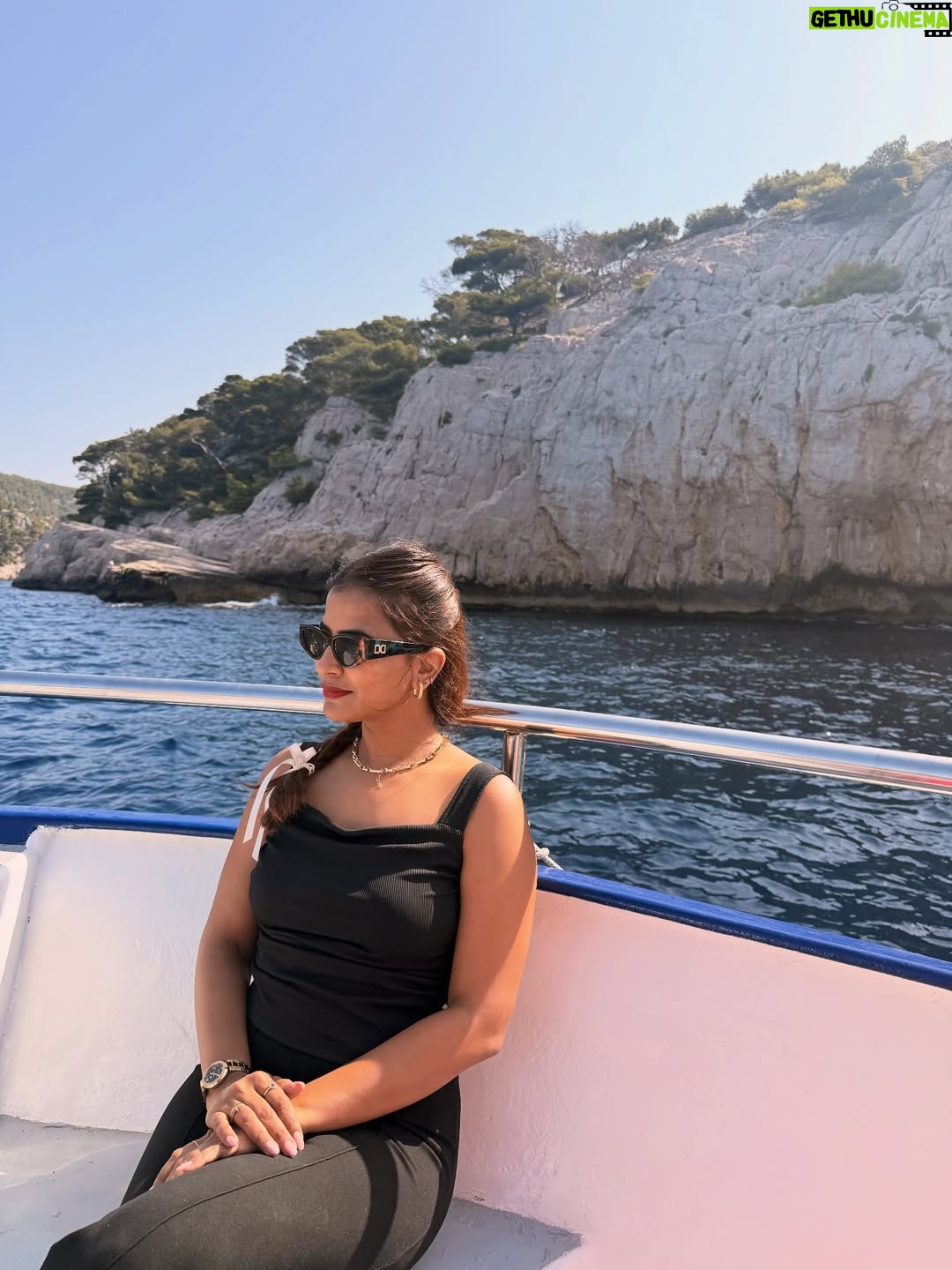 Sameeksha Takke - 61.5K Likes - Hayeeee❤️
.

#aixenprovence #StInEurope #france #sameekshatakke #travel  #travelgram #atraniwomaniya #cassis
