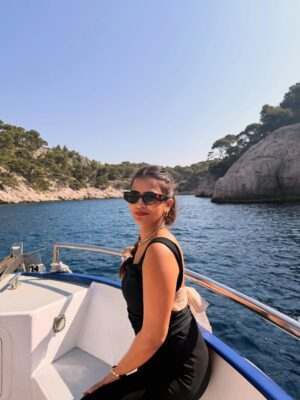 Sameeksha Takke Instagram - Hayeeeeā¤ļø
.
#aixenprovence #StInEurope #france #sameekshatakke #travel #travelgram #atraniwomaniya #cassis