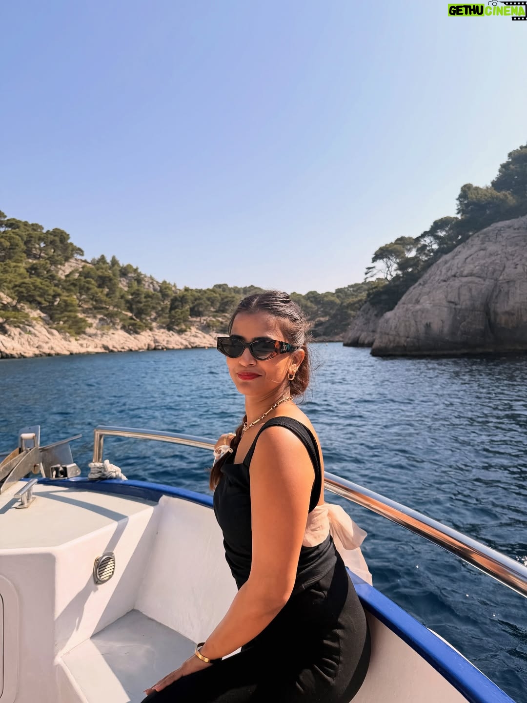 Sameeksha Takke - 61.5K Likes - Hayeeee❤️
.

#aixenprovence #StInEurope #france #sameekshatakke #travel  #travelgram #atraniwomaniya #cassis