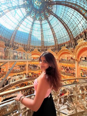 Sameeksha Takke Instagram - Shades of Sameeksha ā¤ļø Hayeeeš¤š„°
Mood swing ya vlog? Dekhlo khud š¤š„ Link in bio!
.
.
.
#Paris #vlog #sameekshatakke #youtubevlogs #yt #funny #contentcreator #StinEurope #france