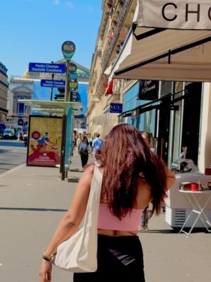 Sameeksha Takke Instagram - Shades of Sameeksha ❤️ Hayeee🤭🥰
Mood swing ya vlog? Dekhlo khud 🤭🎥 Link in bio!
.
.
.
#Paris #vlog #sameekshatakke #youtubevlogs #yt #funny #contentcreator #StinEurope #france