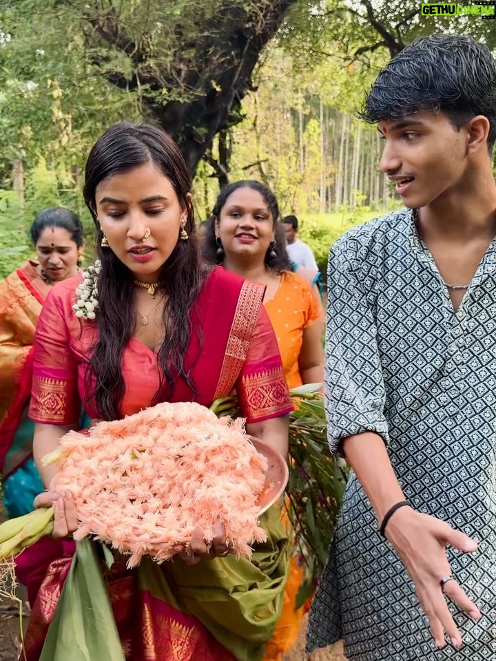 Sameeksha Takke - 82.7K Likes - जशी आलीस तशीच लवकर परत ये ग गौरी, आमच्या घरावर तुझं आशीर्वादाचं छत्र सदैव राहो ❤️
.
Wearing @gracious.you ❤️
Clicked by @_omtakke07  @takkeaaradhya29 ❤️❤️❤️
.
.
 #sameekshatakke  #konkan #funny #ganpati #festival #reels #relatable #marathimulgi #kokan #gaurai #navsachigauraimazi #ganeshchaturthi #ganpatibappamorya