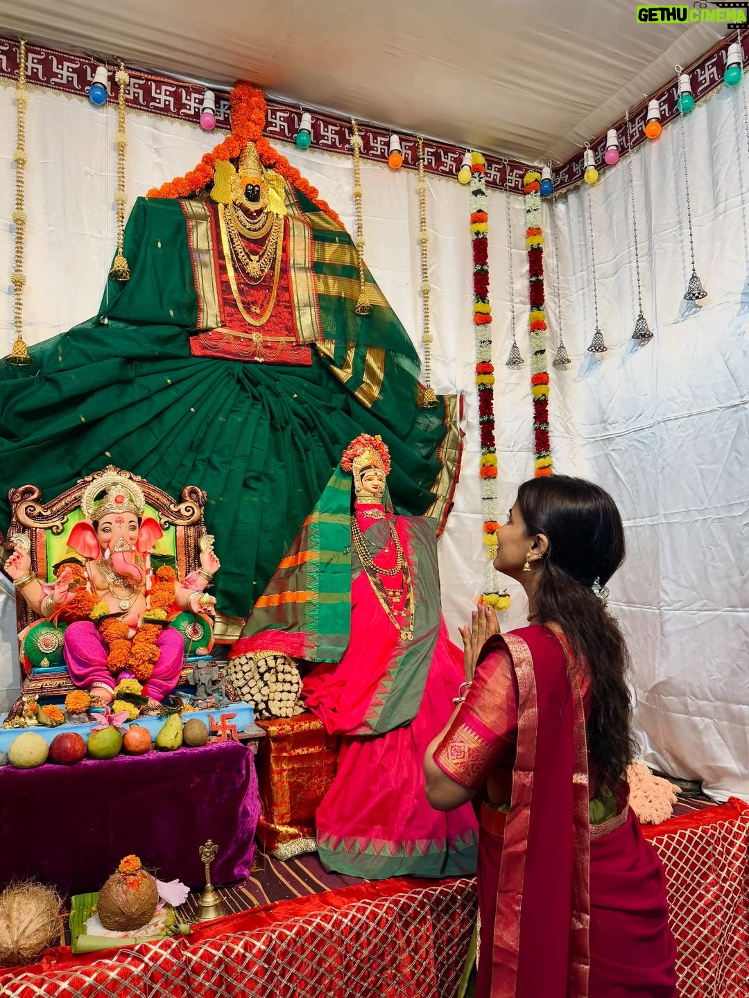 Sameeksha Takke - 82.7K Likes - जशी आलीस तशीच लवकर परत ये ग गौरी, आमच्या घरावर तुझं आशीर्वादाचं छत्र सदैव राहो ❤️
.
Wearing @gracious.you ❤️
Clicked by @_omtakke07  @takkeaaradhya29 ❤️❤️❤️
.
.
 #sameekshatakke  #konkan #funny #ganpati #festival #reels #relatable #marathimulgi #kokan #gaurai #navsachigauraimazi #ganeshchaturthi #ganpatibappamorya