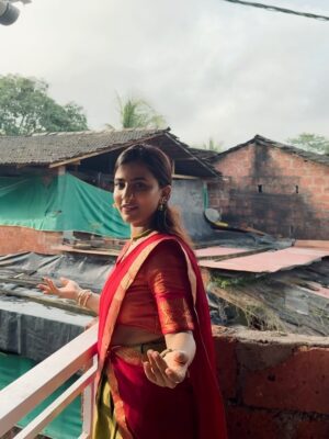 Sameeksha Takke Instagram - जशी आलीस तशीच लवकर परत ये ग गौरी, आमच्या घरावर तुझं आशीर्वादाचं छत्र सदैव राहो ❤️
.
Wearing @gracious.you ❤️
Clicked by @_omtakke07 @takkeaaradhya29 ❤️❤️❤️
.
.
#sameekshatakke #konkan #funny #ganpati #festival #reels #relatable #marathimulgi #kokan #gaurai #navsachigauraimazi #ganeshchaturthi #ganpatibappamorya