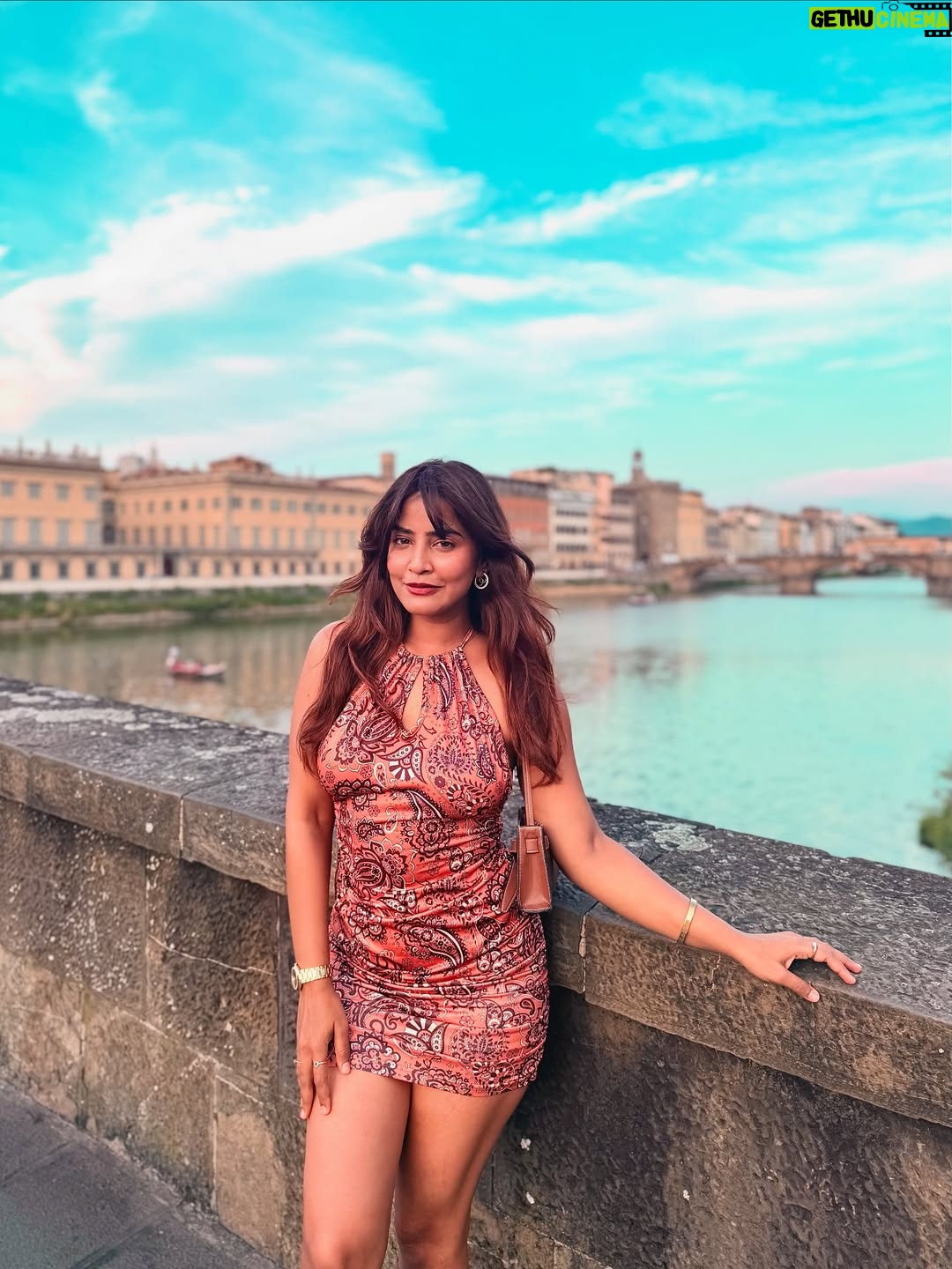Sameeksha Takke - 58.8K Likes - That one song, this view…
and for a moment "LIFE"  made sense ✨❤️
.
.
.Love you @roopvermaa ❤️📸

#STinEurope #Atrangiwomaniya #europe #italy  #travellife #italy🇮🇹❤️ #tuscany  #florence #sameekshatakke #travel #atrangiwomaniya