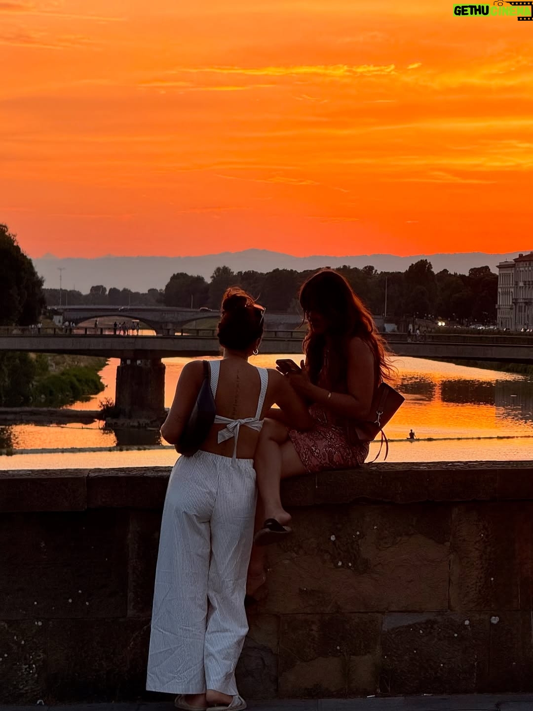 Sameeksha Takke - 58.8K Likes - That one song, this view…
and for a moment "LIFE"  made sense ✨❤️
.
.
.Love you @roopvermaa ❤️📸

#STinEurope #Atrangiwomaniya #europe #italy  #travellife #italy🇮🇹❤️ #tuscany  #florence #sameekshatakke #travel #atrangiwomaniya