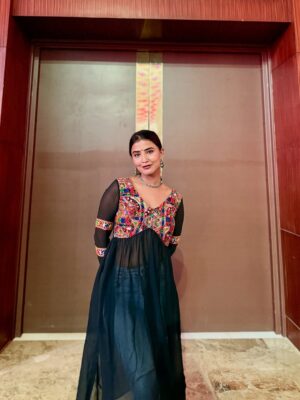 Sameeksha Takke Instagram - Sundari says Hayeeeeā¤ļø
.
.
Wearing @desiqueera āØ
,.
.
.
#navratrifits #navratri #sameekshatakke #funcho