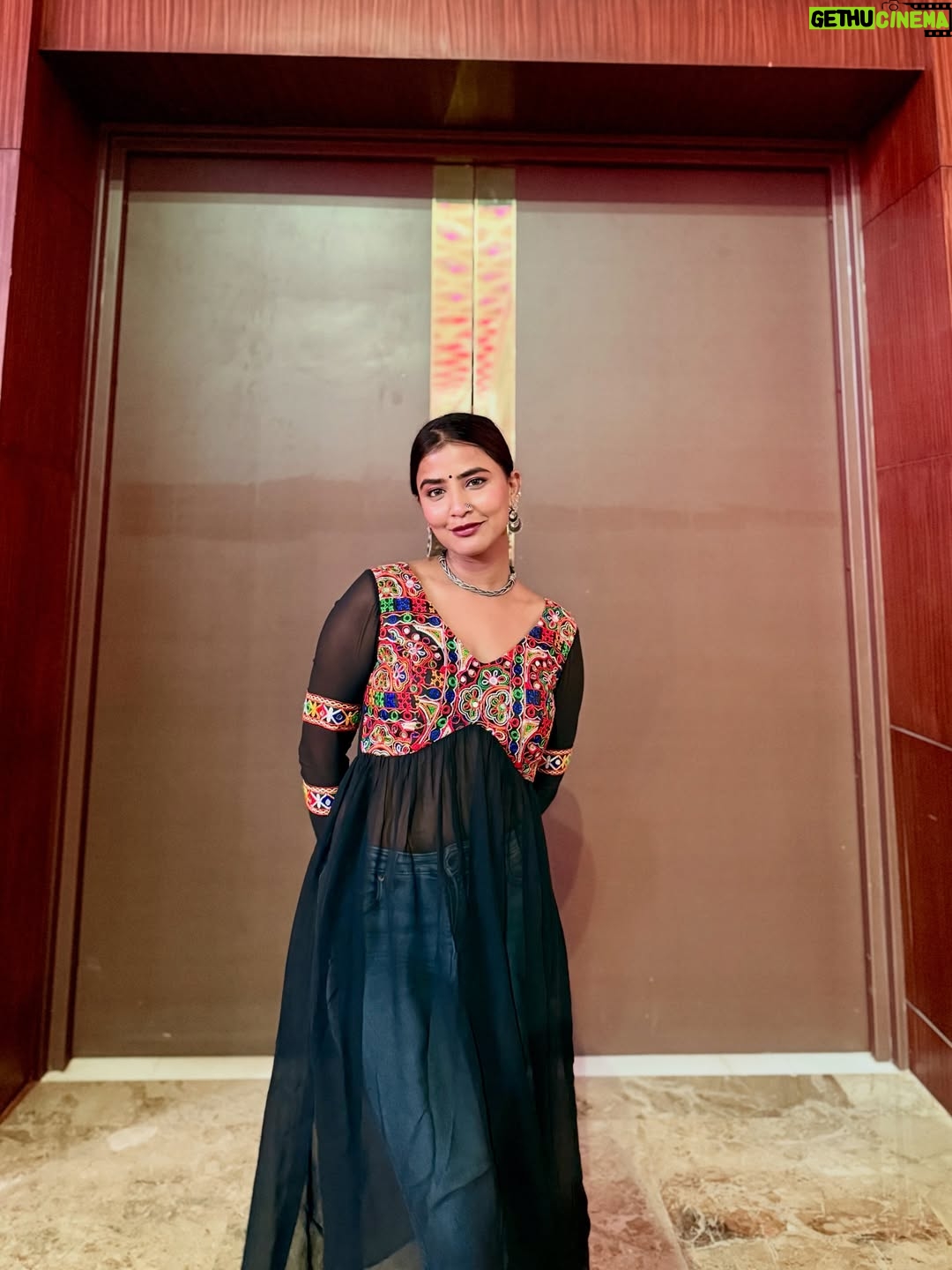 Sameeksha Takke - 53.1K Likes - Sundari says Hayeeee❤️
.
. 
Wearing @desiqueera ✨
,.
.
.
#navratrifits #navratri #sameekshatakke #funcho