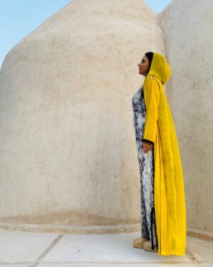 Samia Akariou Instagram - الاصفر يليق بي 😜😜💛💛 📷 @maisonartc  @kounouz.officiel @maisonvillaretofficiel