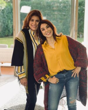 Samia Akariou Instagram - طبعا انا مايمكنش نوقف نتصور بلا مانكون مشاكسة ونورا العقل والتباتة والزاين ديالي الفنة الصديقة الاخت الرفيقة والوفية دائمًا وابدا ربي يخليهالي وانتما الا عندكم شي صديقة ولا صديق كايخاف عليكم وكايتمنى يشوفكم فأحسن صورة الله يخليه ليكم ومافيها باس تقولولو : انا كانحبك وكانموت عليك 😅  وانا كانحبكم كاملين لي كانعرف ولي ماكانعرفش لي كايبغيني وحتى لي ماكايبغينيش 😘😘😘😘 📸 @fatimazahraqanboua_