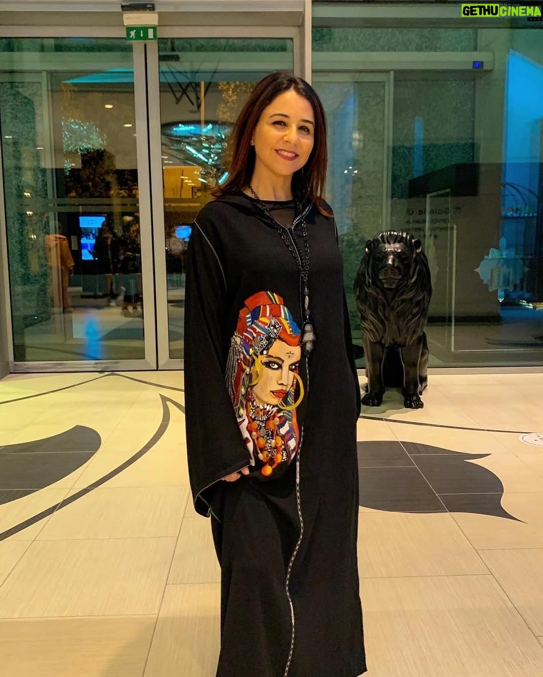 Samia Akariou - 24.9K Likes - مساء النور وعواشر مباركة 🙏🙏🌹🌹
Jellaba Handpainted #hommage femme marocaine depuis 6 ans déjà @smdesign10_officiel