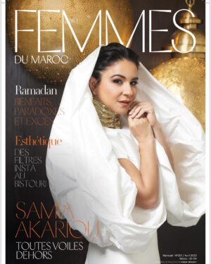 Samia Akariou Instagram - الصورة التقطتها الموهوبة الجميلة لمياء الحبابي @lamia_lahbabi 
الحايك المغربي الاصيل بلمسة معاصرة جد أنيقة بأنامل المبدعة سارة سهام الشرايبي @maisonsarachraibi 
الماكياج من ابداع الرائعة كنزة الازرق @kenzalazrakmakeup 
تصميم الشعر الجميلة سارة 
الادارة الفنية والإخراج وصاحب اللمسة التصميمية الجميلة والأنيقة الصديق الجميل @anas.yass 
الكل على غلاف مجلتكم الرائعة والمتجددة دائما @femmesdumaroc_officiel 
Un grand Merci a toute l équipe @femmesdumaroc_officiel pour cette jolie aventure ♥️
Merci d avoir pris soin de moi 🙏🥰