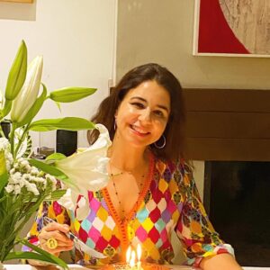 Samia Akariou Instagram - Je vous remercie tous pour vos souhaits et vos beaux messages qui m ont touchés et qui m ont fait un bien fou 🥰 Merci pour votre amour et votre soutien infaillible ❤️❤️ Merciiii pour ces trois gâteaux auxquels j ai eu droit ☺️😅 merci à ma famille à mes chères amies et à mes chers fans je vous aime fort 🥰🥰 @mouna2651 @nadia_el_alami @sajidzaineb @sihamou18 @chamihouda @noraskaliofficial @hind_saadidi.officiel @ladibsaadiaofficiel @cuisineplus.cherif @fatimazahraqanbouaofficiel 🙏🙏❤️❤️🌹