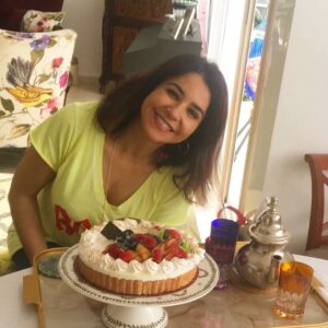 Samia Akariou Instagram - Je vous remercie tous pour vos souhaits et vos beaux messages qui m ont toucheĢs et qui m ont fait un bien fou š„° Merci pour votre amour et votre soutien infaillible ā¤ļøā¤ļø Merciiii pour ces trois gaĢteaux auxquels j ai eu droit āŗļøš
merci aĢ ma famille aĢ mes cheĢres amies et aĢ mes chers fans je vous aime fort š„°š„° @mouna2651 @nadia_el_alami @sajidzaineb @sihamou18 @chamihouda @noraskaliofficial @hind_saadidi.officiel @ladibsaadiaofficiel @cuisineplus.cherif @fatimazahraqanbouaofficiel ššā¤ļøā¤ļøš¹