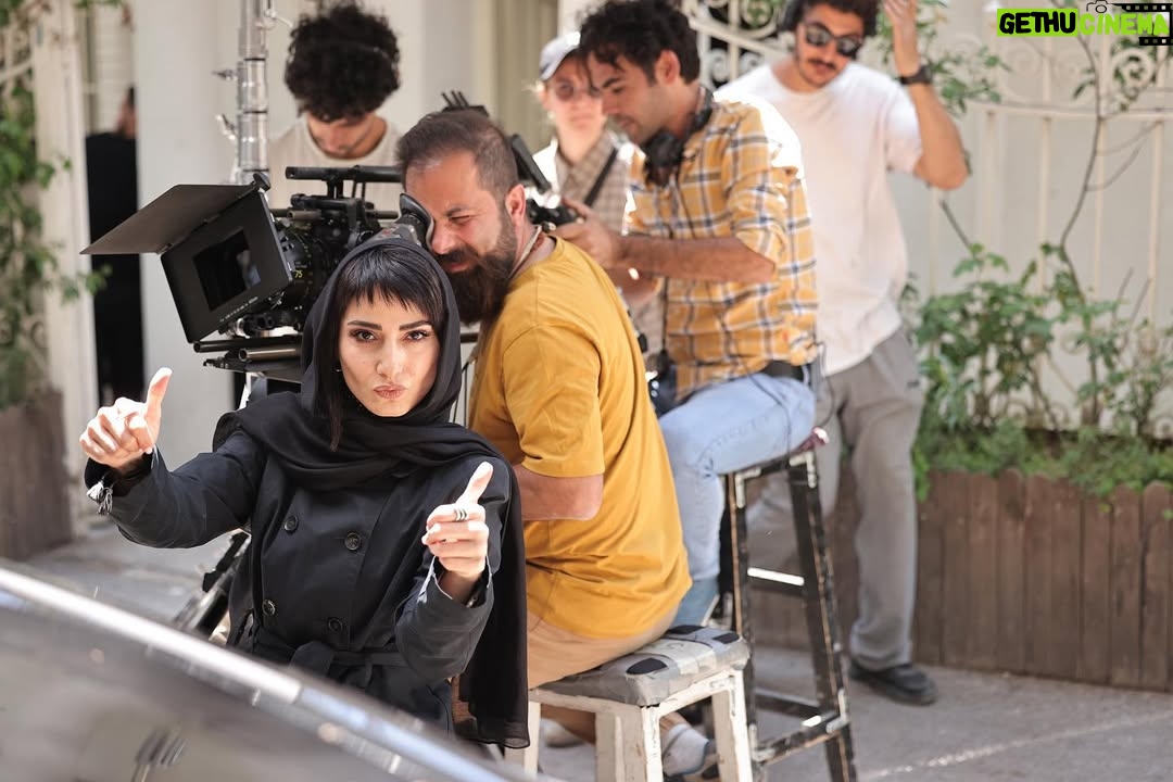 Samira Hassanpour - 24K Likes - پشت صحنه،در حال فيلم برداري ،و ری اکشن من بعد از شنیدن یه خبر از عکاس محترمه🫢😅🥰
@samira_bakhtiary 📷❤️
#گردن_زني