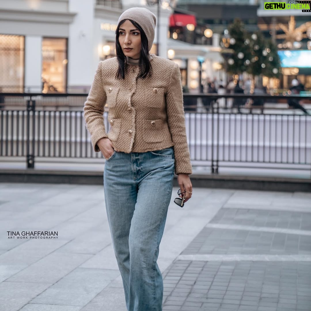 Samira Hassanpour - 44.4K Likes - #samirahasanpour #photography #streetstyle 

@tinaghaffarianphotography 
@nillano_maison