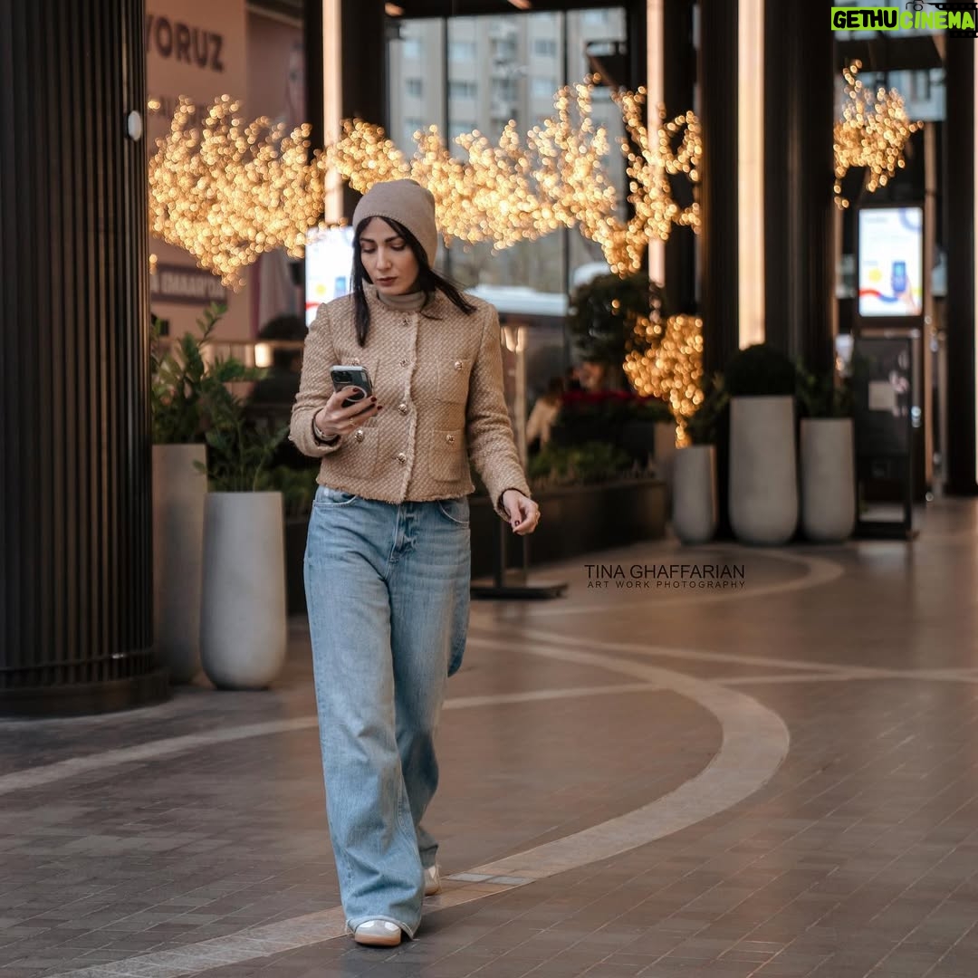 Samira Hassanpour - 44.4K Likes - #samirahasanpour #photography #streetstyle 

@tinaghaffarianphotography 
@nillano_maison