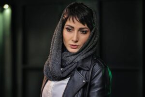Samira Hassanpour Instagram - خنده داره نه😏
#سریال #گردن_زنی
#samirahasanpour #filmnet #samansalour
@samira_bakhtiary 📷