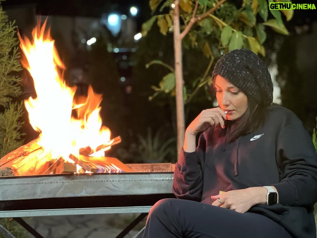 Samira Hassanpour - 41.7K Likes - گفت آتش بي سبب نفروختم.....
دعوي بي معني ات را سوختم.......
درد بي دردي علاجش آتش است......
#پاییز🍁 
@saman_salour 📷