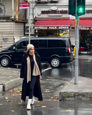 Samira Hassanpour Instagram - پاييز زيباي من🍁
خيلي وقتها فقط بايد گذر كرد،بيخيال....همين
@saman_salour 📷❤️