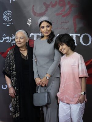 Samira Hassanpour Instagram - اكران خصوصي فيلم دوست داشتني آدم فروش،به كارگرداني محمود كلاري و تهيه كنندگي علي اوجي ❤️✨
@adamforoosh.movie
@negah_fashion_studio ✨
@ghazalkamaliart ✨
@mashadleatherco✨
@dezprestige ✨
@shadisart ✨