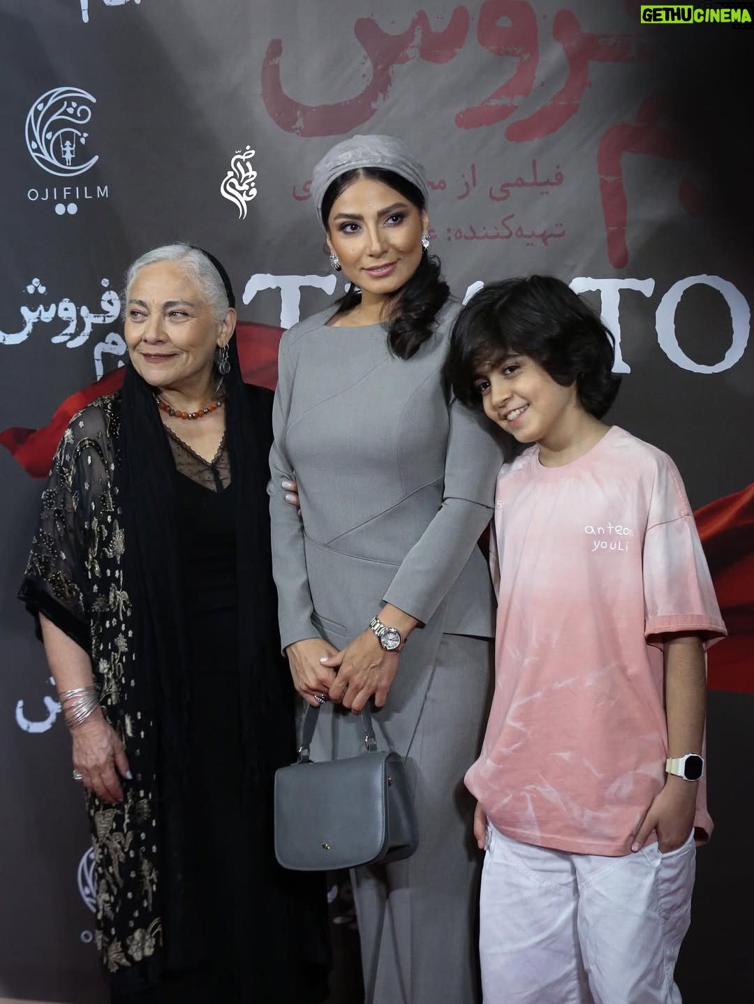 Samira Hassanpour - 25.1K Likes - اكران خصوصي فيلم دوست داشتني آدم فروش،به كارگرداني محمود كلاري و تهيه كنندگي علي اوجي ❤️✨
@adamforoosh.movie 
@negah_fashion_studio ✨
@ghazalkamaliart ✨
@mashadleatherco✨ 
@dezprestige ✨
@shadisart ✨