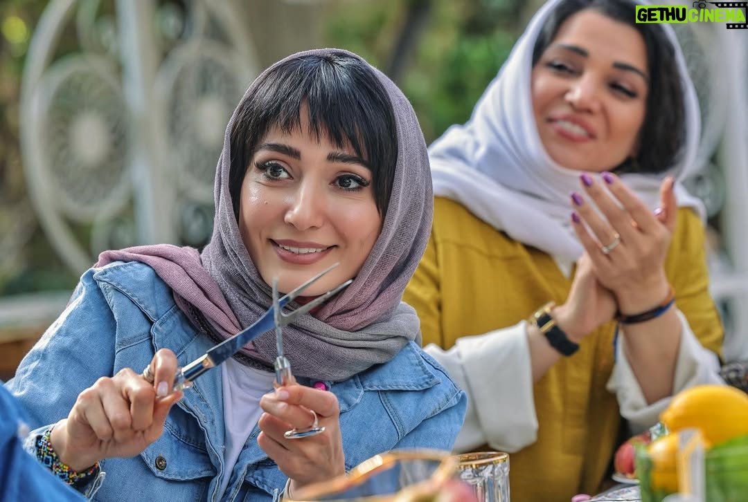 Samira Hassanpour - 17.8K Likes - عکسهایی از مونا کارکتر سریال گردن زنی🥰
@samira_bakhtiary 📷
#سريال_گردن_زني #فيلمنت#سامان_سالور#علي_قربانزاده #سميرا_حسن_پور#آرش_خلاقدوست