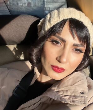 Samira Hassanpour Instagram - در راه خانه،خسته،،بعد از اتمام فيلم برداري تالار عروسي سريال گردن زني☺️
به ماند به يادگار😅...ياد....😜
٦ صبح اسفند ماه ١٤٠٢
#گردن_زني
#مونا
پ ن ؛با تشکر از زحمات و همراهی دوستان خوب گریم🙏🏻❤️
@nazanin.orfinejad
@sogand_zendehrazm
@arminmozaffari