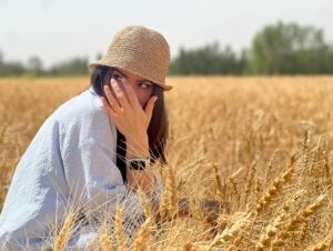 Samira Hassanpour Instagram - 🌾🌾🌾
آرزو کن!
آرزو کن آن اتفاق قشنگ رخ بدهد...
رویا ببارد
دختران برقصند
قند باشد
بوسه باشد
خدا بخندد به خاطر ما
ما که کاری نکرده ایم......
سید علی صالحی
@saman_salour 📸