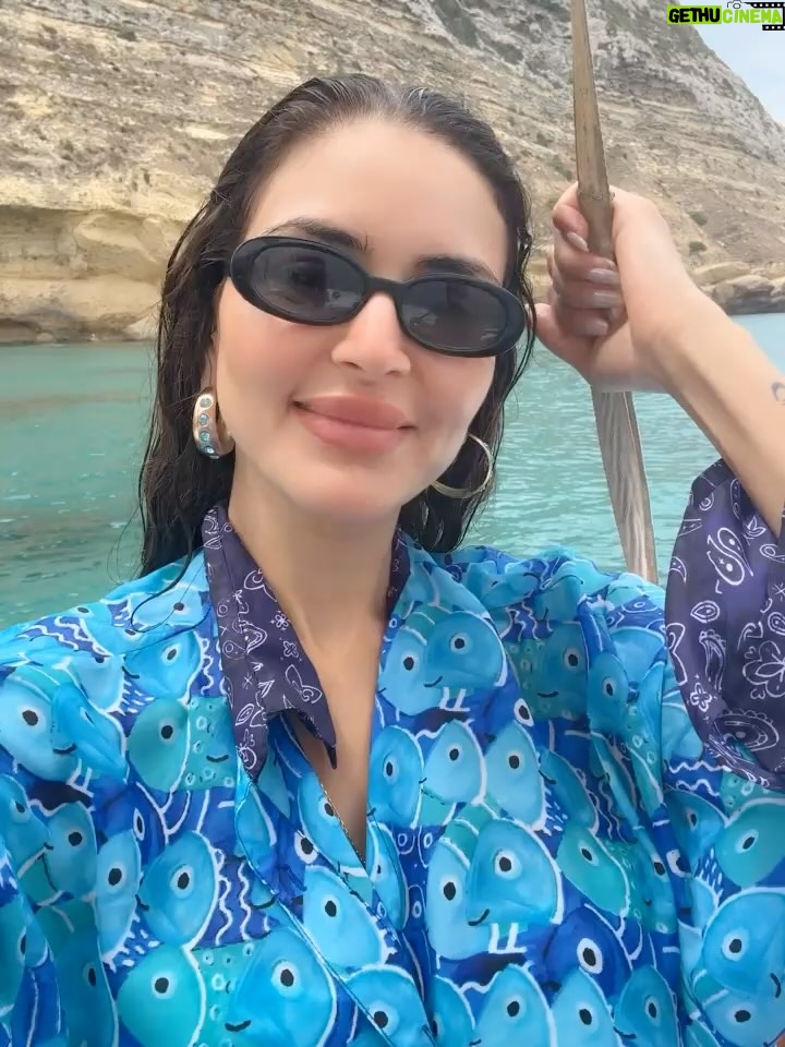 Samira Magroun - 38.7K Likes - ربي عطاني برشه 🤍 الحمد لله على جميع النّعم ، على قلب يحبّ و ما يكرهش ، على روح تفرح لفرح الناس و تحزن لضيقهم ، على عقل يوزن قبل ما يُحكم ، إيجاوا نرتقيوا و نحبوا قد ما نقدروا رانا كعيبتين في هالعالم 🤍✨ 

@lovinaisland 🌊