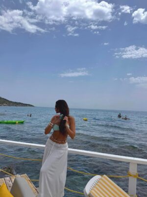 Samira Magroun Instagram - ربي عطاني برشه 🤍 الحمد لله على جميع النّعم ، على قلب يحبّ و ما يكرهش ، على روح تفرح لفرح الناس و تحزن لضيقهم ، على عقل يوزن قبل ما يُحكم ، إيجاوا نرتقيوا و نحبوا قد ما نقدروا رانا كعيبتين في هالعالم 🤍✨
@lovinaisland 🌊
