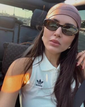 Samira Magroun Instagram - ☀️ « Je ne m’entoure que de personnes solaires.
J’aime bronzer du coeur. » ☀️