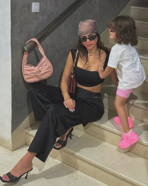 Samira Magroun Instagram - ☀️ « Je ne m’entoure que de personnes solaires.
J’aime bronzer du coeur. » ☀️
